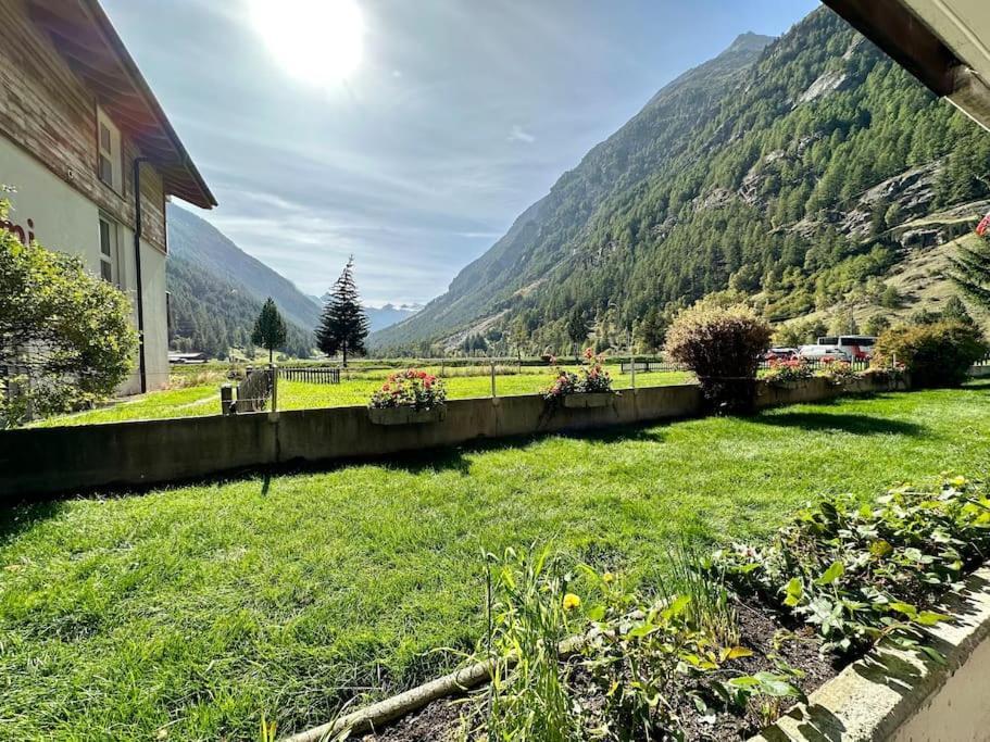 Alpine Retreat 4 Person Apartment Near Zermatt With Parking! Tasch Exterior photo